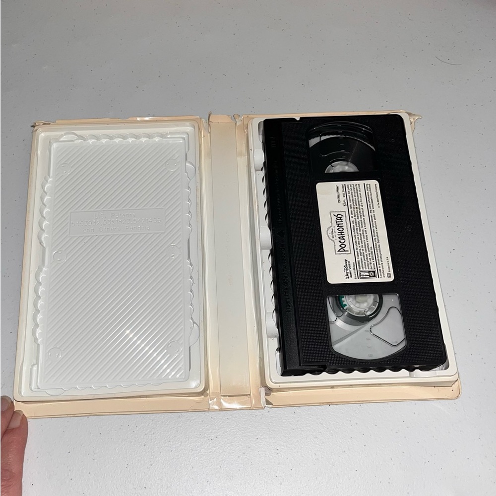 Disney’s Masterpiece Collection Pochahontas 5741 VHS Movie - Picture 10 of 14